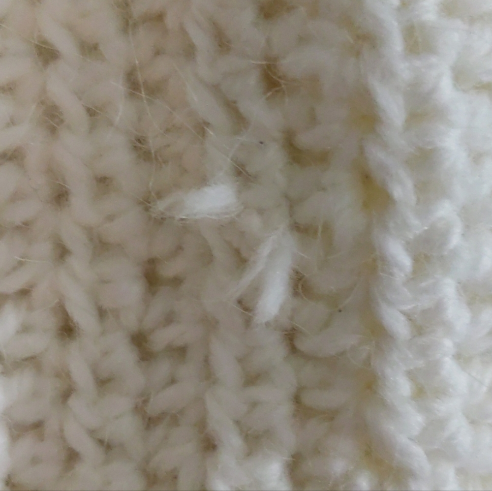 Handmade White Crocheted Scarf Chunky Angora Acrylic Blend - Picture 6 of 9